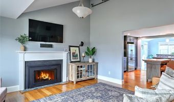 12 Grassy Plain Rd, Barrington, RI 02806