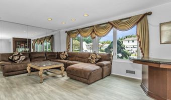 83 The Dell, Albertson, NY 11507