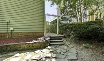 1748 Town Home Dr, Apex, NC 27502