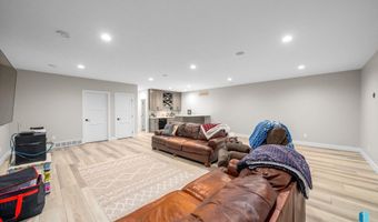 2820 E Daybreak Cir, Brandon, SD 57005