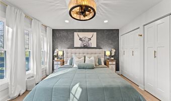 830 S Parkview Dr, Aurora, OH 44202