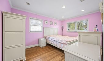 35 Hilldale Rd, Albertson, NY 11507