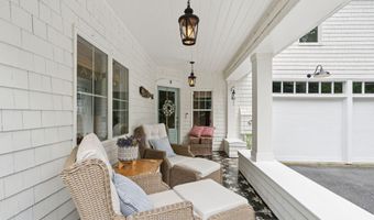 2 Valley Ave, Falmouth, ME 04105