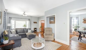 6 Pond Ave, Newport, RI 02840