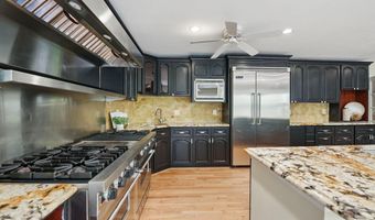 8121 BRIAR CREEK Dr, Annandale, VA 22003
