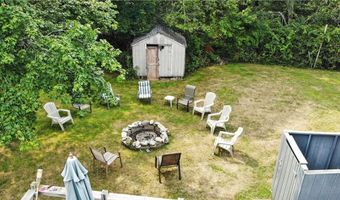 69 Longview Dr, Narragansett, RI 02882