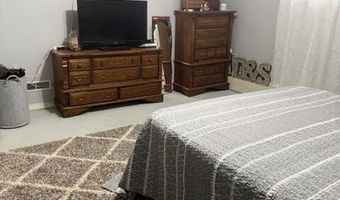 220 S Park Ave, Aurora, MO 65605