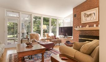 10 Steep Hollow Ln, Cos Cob, CT 06807