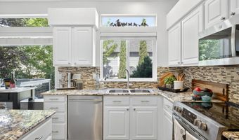 16755 NW AVONDALE Dr, Beaverton, OR 97006
