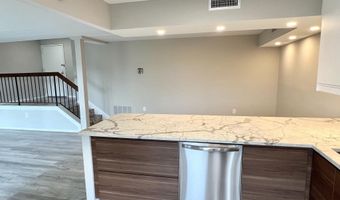 118 ROBERTS Ln 300, Alexandria, VA 22314