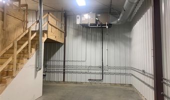 412 Chamber Dr, Anamosa, IA 52205
