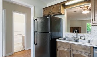 1129 KING ARTHUR Ct, Alabaster, AL 35007