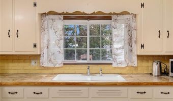 9 Valley Dr, Bristol, RI 02809