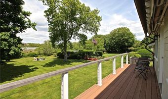 215 Coggeshall Ave, Newport, RI 02840
