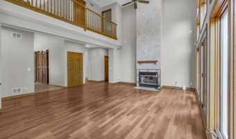 2 Echowood Dr, Algonquin, IL 60102