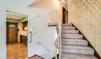 907 E Crabtree Dr, Arlington Heights, IL 60004