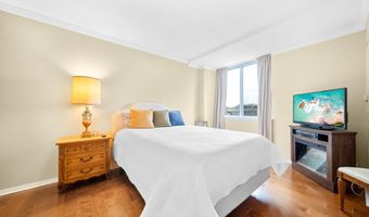 501 SLATERS Ln 402, Alexandria, VA 22314
