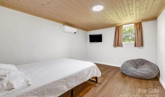 1 Glen Cove Rd, Arden, NC 28704