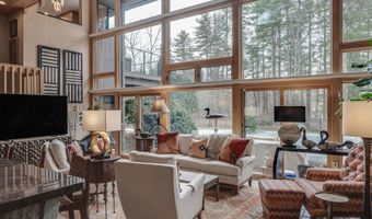 6 Williamsburg Ln, Bedford, NH 03110