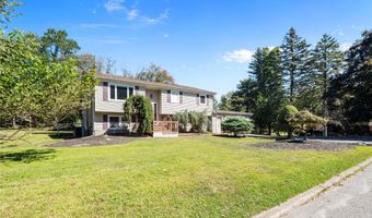 8 Dunn Rd, Airmont, NY 10952