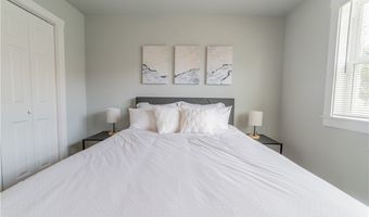 1304 SE C St, Bentonville, AR 72712
