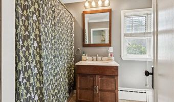77 Drift Rd, Belford, NJ 07718