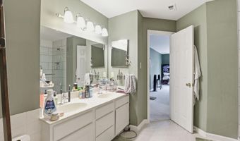 277 S PICKETT St 302, Alexandria, VA 22304