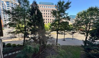 901 N MONROE St 313, Arlington, VA 22201
