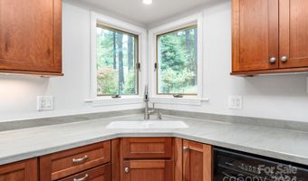 11 Spring Cove Rd, Asheville, NC 28804