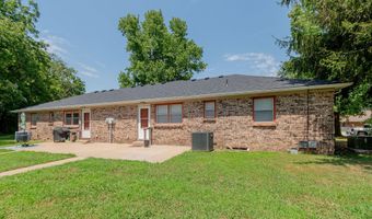 900 E Kirkwood Dr, Aurora, MO 65605