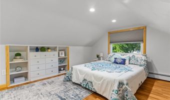 72 Windsor Park Dr, Coventry, RI 02816