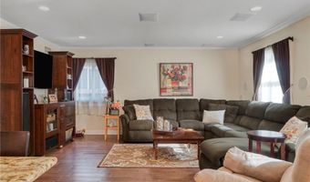 5730 Newcastle Ave, Encino, CA 91316