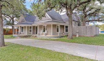 209 N Wickham St, Alvord, TX 76225