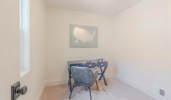 57 GARDEN Dr, Alexandria, VA 22304