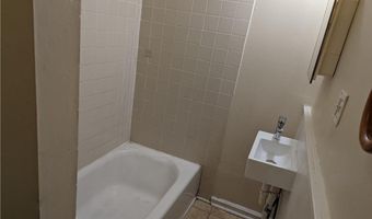 14 Lester St 3L, Ansonia, CT 06401