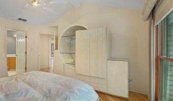 2060 N Charter Point Dr, Arlington Heights, IL 60004