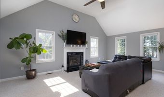 25 Calvin St, Ayer, MA 01432