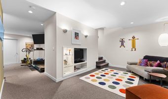 2529 Thornapple Dr, Ann Arbor, MI 48103