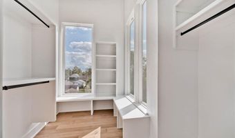 204 NW 9th St, Bentonville, AR 72712