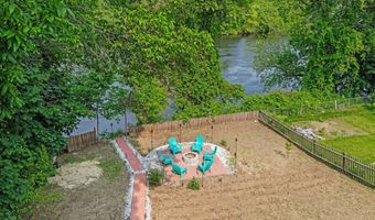 38 Newbury St, Auburn, ME 04210