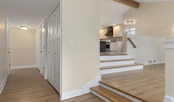 2003 E Lillian Ln, Arlington Heights, IL 60004