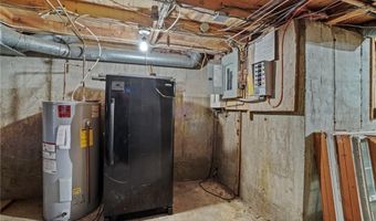 26 Thomas St, Charlestown, RI 02813