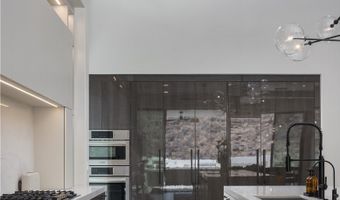 692 Scenic Cliff Dr, Henderson, NV 89012
