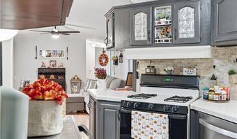 7 Kelly Ln, Coventry, RI 02816