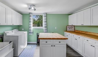 515 Park Club Ln, Amherst, NY 14221