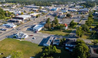 66 Weaver St, Baxley, GA 31513