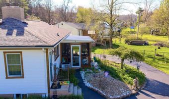19 Pomeroy Rd, Athens, OH 45701