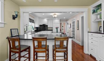 51 Ayrault St, Newport, RI 02840