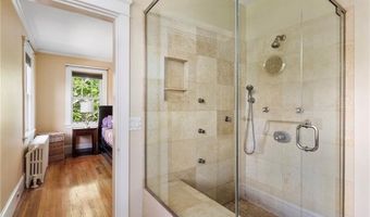 27 Cranston Ave, Newport, RI 02840