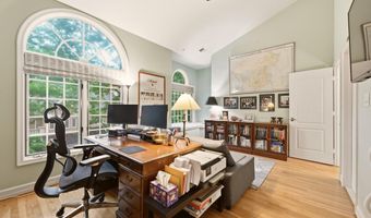 5803 MADAKET Rd, Bethesda, MD 20816